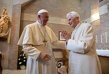 Nincs egyetértés a két pápa között