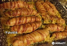 Baconszeletekbe göngyölt töltött csirkemell