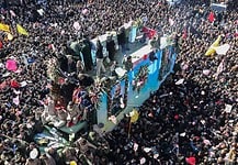 Milliós tömeg és harmincöt halott Szulejmáni gyászszertartásán