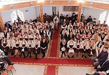 Gyimesfelsőlokon átadták a felújított Árpád-házi Szent Erzsébet katolikus iskolát