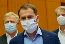 Az utcán mindenkinek kötelezően maszkot kell viselnie!