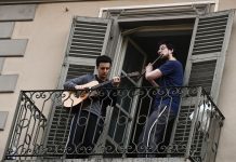 Dalolva ütik el az időt az olaszok