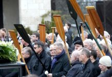 Kenulapátok a kezekben – Elbúcsúztak Wichmann Tamástól