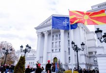 Felvonták a NATO 30. tagjává lett Észak-Macedónia zászlaját Brüsszelben