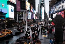 Elnéptelenedett a Times Square és a Broadway