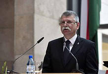 Kövér László 60 külföldi politikusnak írt