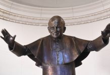 Száz éve született Szent II. János Pál pápa