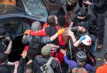 Már könnygázt sem használhatnak a tüntetőkkel szemben