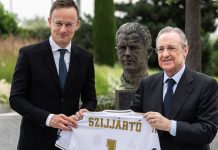 Szijjártó Péter és Florentino Pérez megkoszorúzta Puskás szobrát