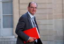 Az új francia kormány elhalasztja Macron két nagy reformját