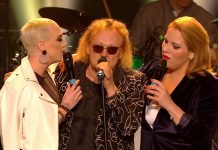 A zenészekkel közösen szervez raktárkoncerteket a kormány