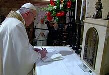 Ferenc pápa Assisi városában írta alá új enciklikáját