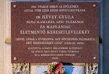 Emléktáblát avattak Hévey Gyula embermentő katolikus papnak
