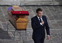 Macron: „Folytatjuk, Tanár úr!”