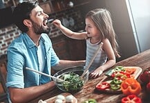 Szülői minta és kitartás a gyerekek táplálkozási szokásainak kialakításában