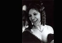 Bemutatjuk Kukely Júlia operaénekesnőt