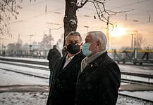 Orbán Viktor megkoszorúzta a németség elűzésének emléktábláját