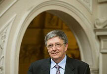 László Lovász Awarded Abel Prize, ‘Math’s Nobel’