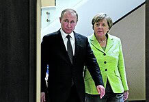 Angela Merkel aggódik az orosz csapatösszevonás miatt