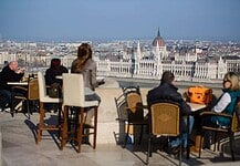 Orbán Viktor: Ha elérjük a 3,5 millió beoltottat, kinyithatnak a teraszok