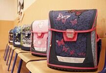 Tízezer iskolatáskát juttatnak a magyar iskolába iratkozóknak