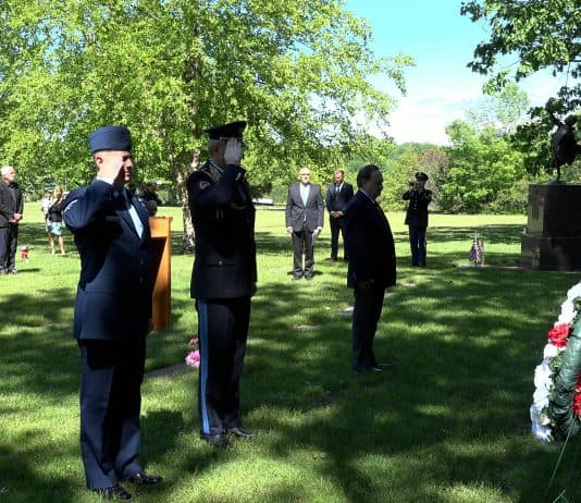 „Bátorság, önfeláldozás, helytállás!” – Hősök napi megemlékezés magyar-amerikai egységben