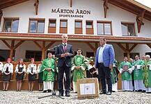 Felavatták a Márton Áron Sportcsarnokot Gyimesközéplokon