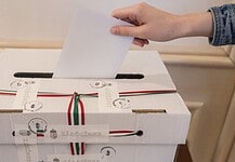 Gyermekvédelmi népszavazást kezdeményez a kormány