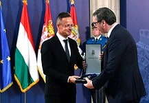 Magas rangú szerb állami kitüntetést vehetett át Szijjártó Péter