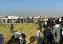 Káosz alakult ki a kabuli repülőtéren, amerikai katonák a levegőbe lőttek