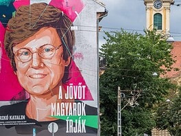 Elkészült az ötemeletes Karikó-falfestmény