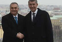 Cseh miniszterelnök: Csak Orbán Viktor védte meg a schengeni határokat