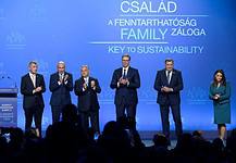 Közös nyilatkozatot írnak alá a demográfiai csúcson