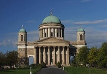 Új időkapszulát helyeztek el az esztergomi bazilika keresztjében