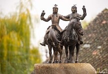 Hunor-Magor lovasszobrot avattak Agyagfalván