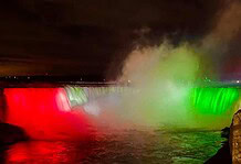 Piros-fehér-zöld lett a Niagara