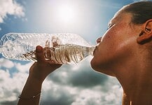 Elismert ősi gyógymód az éhgyomorra való vízivás