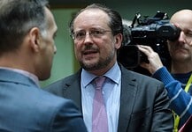 Áll a bál Ausztriában: távozik a kancellár is