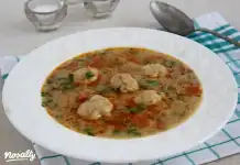 Lencseleves kolbászmorzsás krumpligombóccal