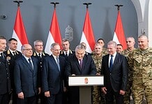 Újabb béremeléseket jelentett be Orbán Viktor