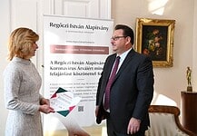 Adományt kapott a Regőczi Alapítvány a torontói magyaroktól