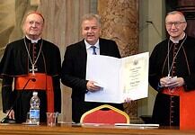 A Pápaság Aranyérmét vehette át Vörös Győző ókorkutató