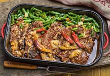 Csilis tarja fokhagymás zöldbabbal