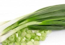A tavasz első gyógyító zöldsége az újhagyma