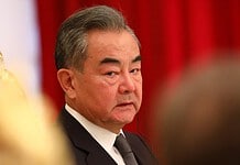 Kínai külügyminiszter: A nyugati fegyverszállítások nem fognak békét hozni Ukrajnának