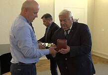 Felbolydult a román közélet Beke és Szőcs elismerésének hírére