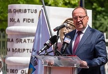 Felavatták Bukarestben a reformáció köztéri emlékművét