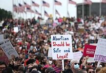 Fél évszázados abortuszszabályozást írt át a legfelsőbb bíróság