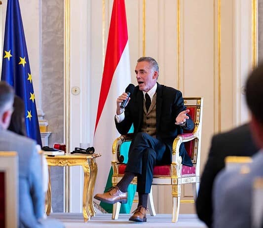 Jordan B. Peterson tartott előadást a Sándor-palotában
