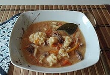 Babéros csirkemájleves vajgaluskával